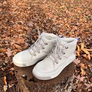 The North Face Women’s Sierra Mid Lace Waterproof Leather Boots size 8 🥶